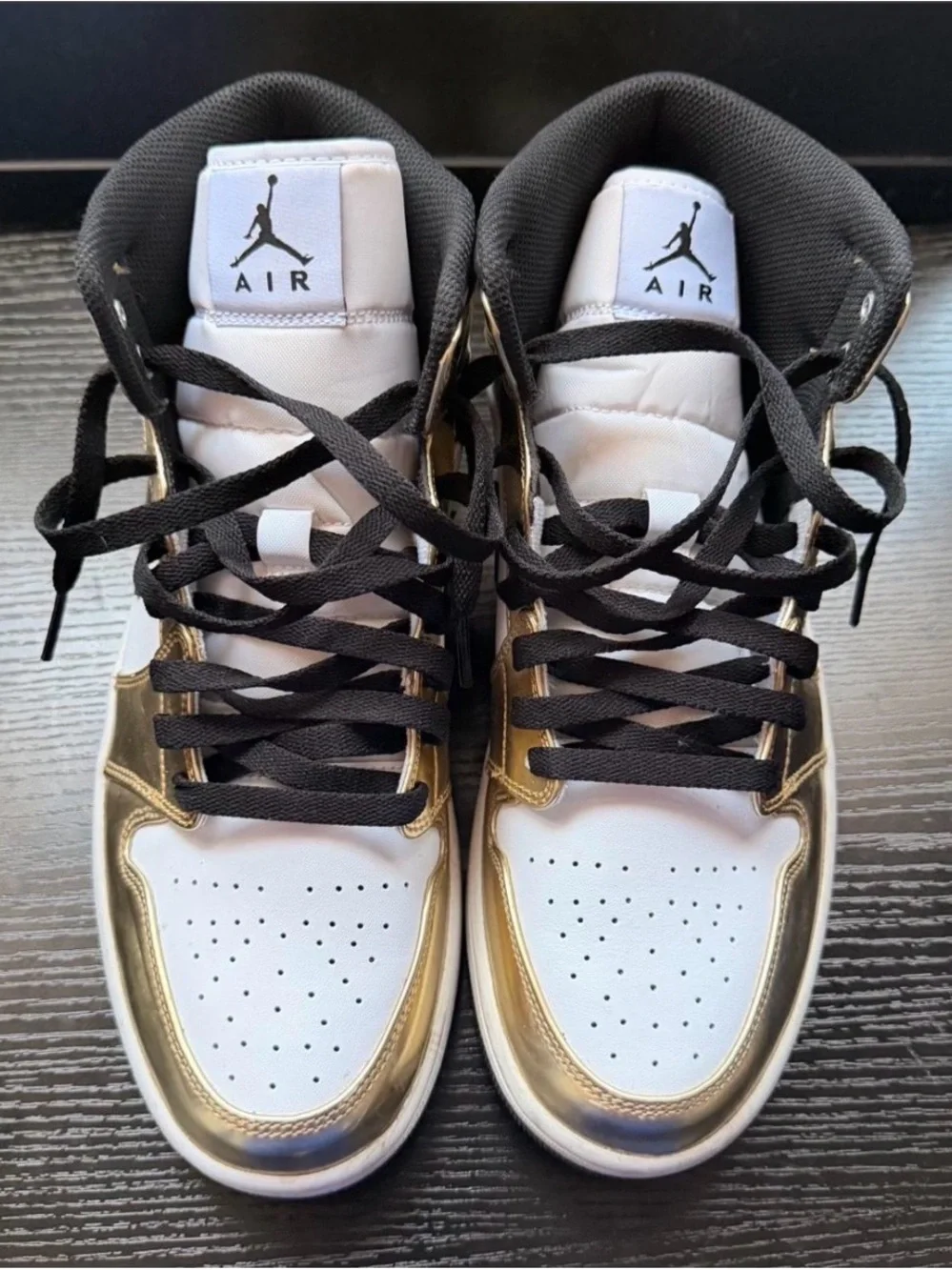 Jordan 1 Low - Metallic Gold, Black, White